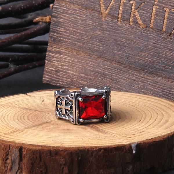 Anillo de cruz punk sin decoloración con engaste de garra y piedra de circonita roja