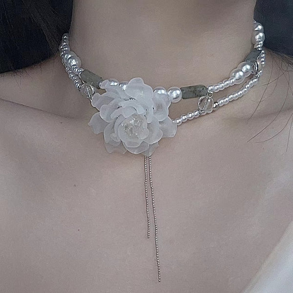 Collares colgantes de flores de resina blanca exageradas de moda para mujer