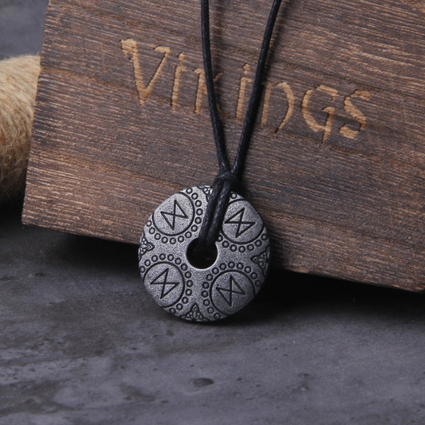 Collar con colgante de runa vikinga gris Never Fade para regalo de hombre