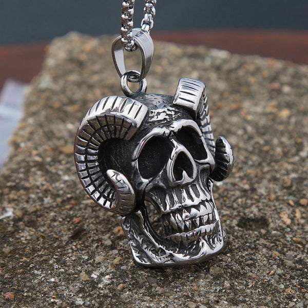 Collar vintage de acero inoxidable con colgante de calavera de Satanás