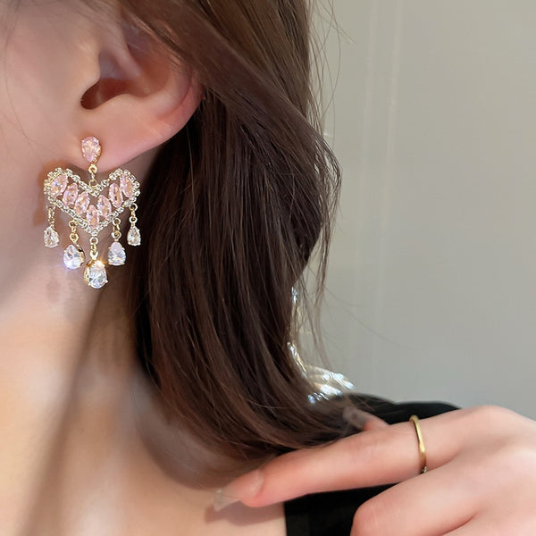 Hermosos aretes con borlas de mariposa y corazón de circonita de cristal rosa