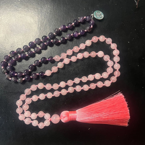 Collar Mala 108 anudado con cuentas de amatista y cuarzo rosa de 8 mm