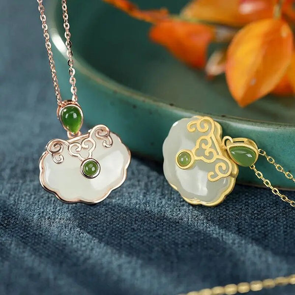 Collar con colgante de jade hetiano natural de diseño creativo