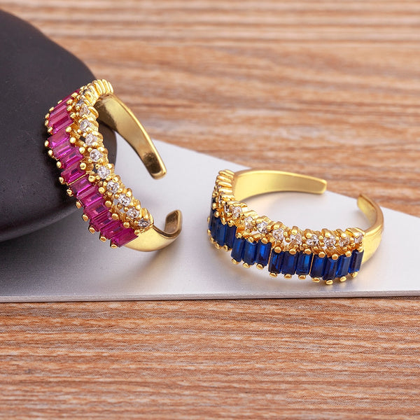 Anillo de cristal brillante con incrustaciones geométricas de arcoíris de circonita de alta calidad para mujer