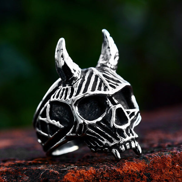 Anillo de acero inoxidable con calavera de vampiro estilo gótico vintage para hombre, estilo punk y motero.