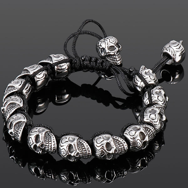 Pulsera de hombre hecha a mano con cuentas de calavera y dijes. Pulseras para hombre.
