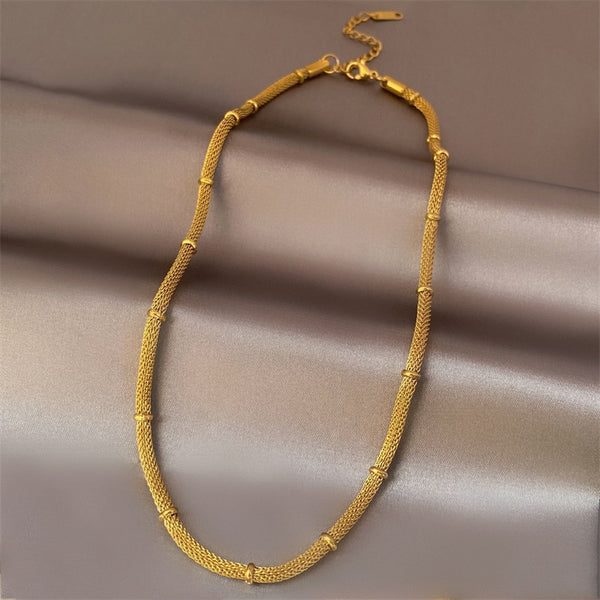 Gargantilla minimalista con dijes de soldadura y cadena de serpiente para mujer