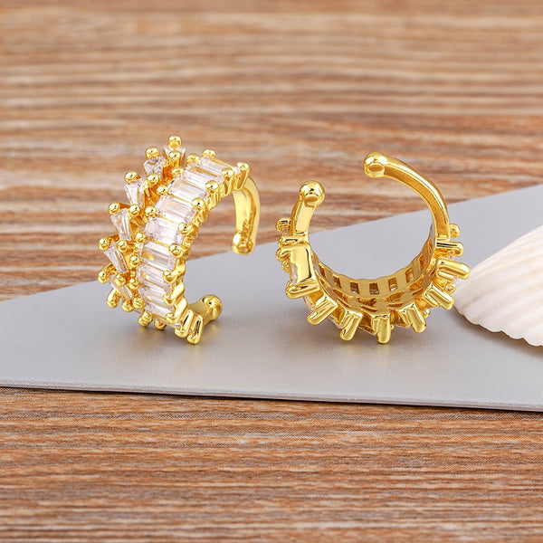 Pendientes de clip con circonitas brillantes y delicados