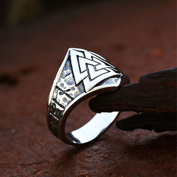 Anillo de acero inoxidable 316L con diseño de Valknut para hombre y mujer.