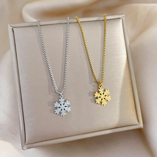 Collar corto clásico con colgante de copo de nieve suave para mujer