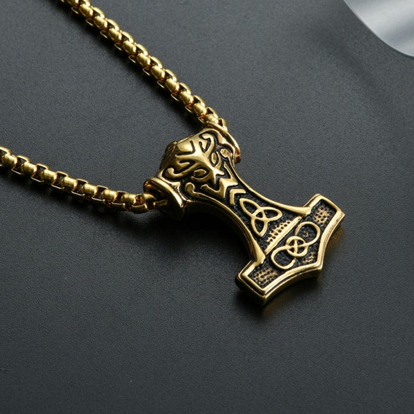 Collar con colgante de martillo de Thor vikingo de acero inoxidable en color dorado y plateado.