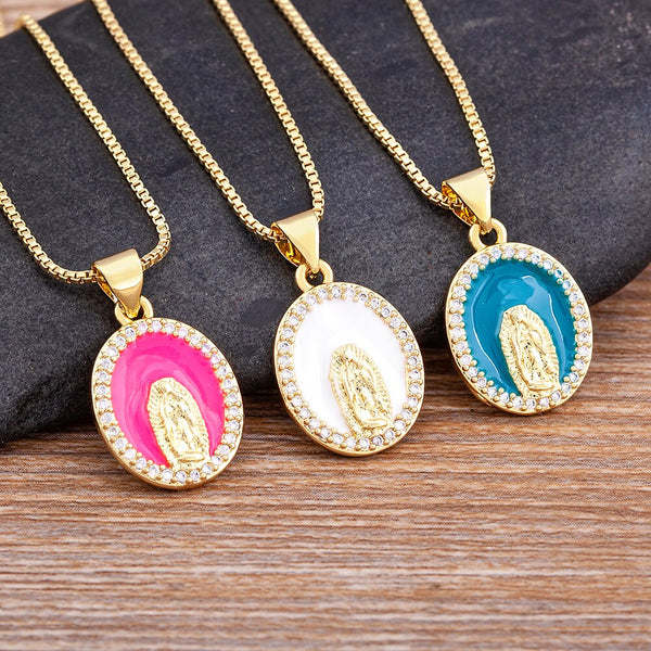 Collar con colgante de la Virgen María con gota de aceite y incrustaciones de cristal redondo de 5 colores esmaltados de alta calidad