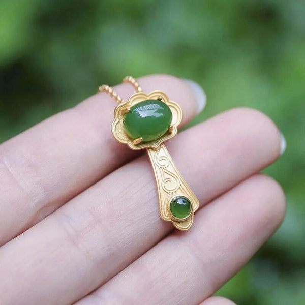 Collar con colgante geométrico de jade verde hetiano natural de diseño original