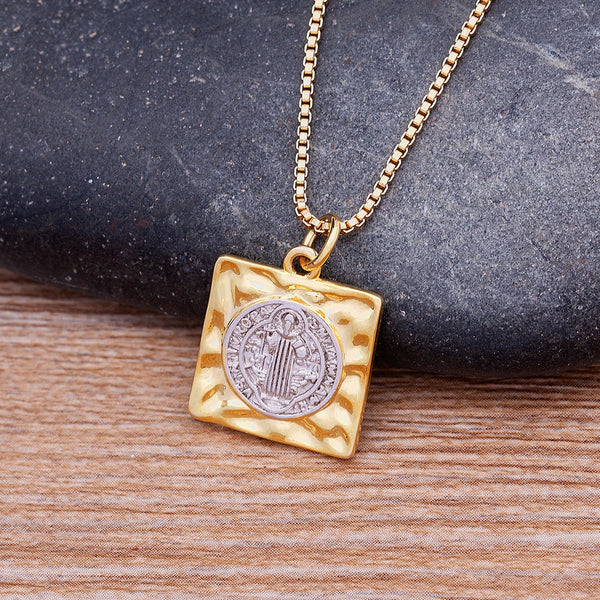 Collar con colgante de la Virgen María para mujer