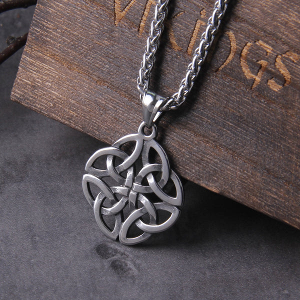 Collar con colgante de nudo celta irlandés de acero inoxidable