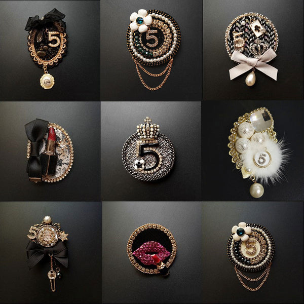 Retro Vintage Small Fragrance Crown 5 Word Badge Tassel Brooch