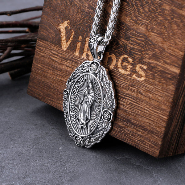 Collar vintage de Santa María para hombres y mujeres que creen en la moda cristiana.