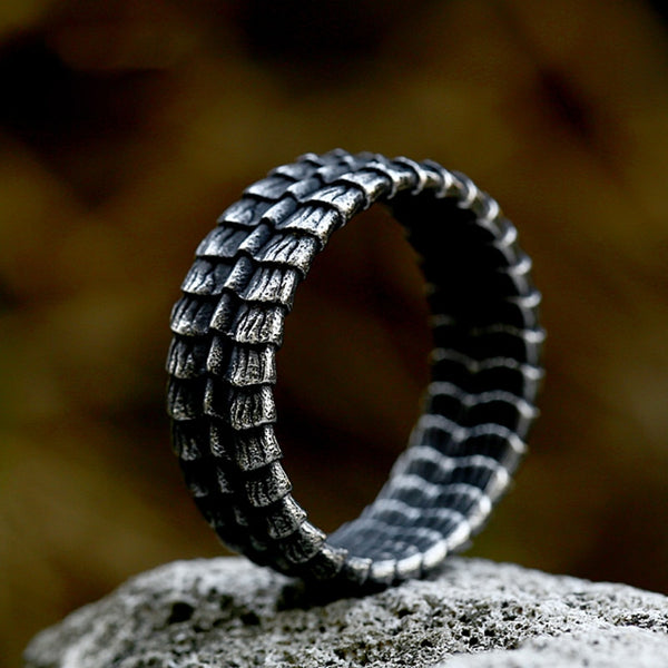 Anillo vikingo vintage sencillo con escamas de dragón para hombre y mujer.