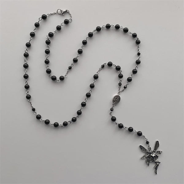 Collar inspirado en un hada negra hecho a mano