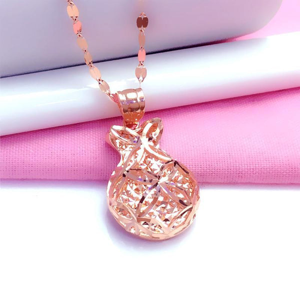 Collar con colgante geométrico de cadenas brillantes de oro rosa de 14 quilates y baño de oro púrpura 585