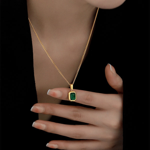 Collar con colgante de circonita verde cuadrada retro para mujer