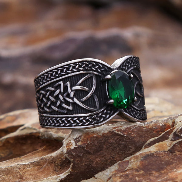 Anillo de acero inoxidable con piedra verde de nuevo diseño creativo para hombres y mujeres.