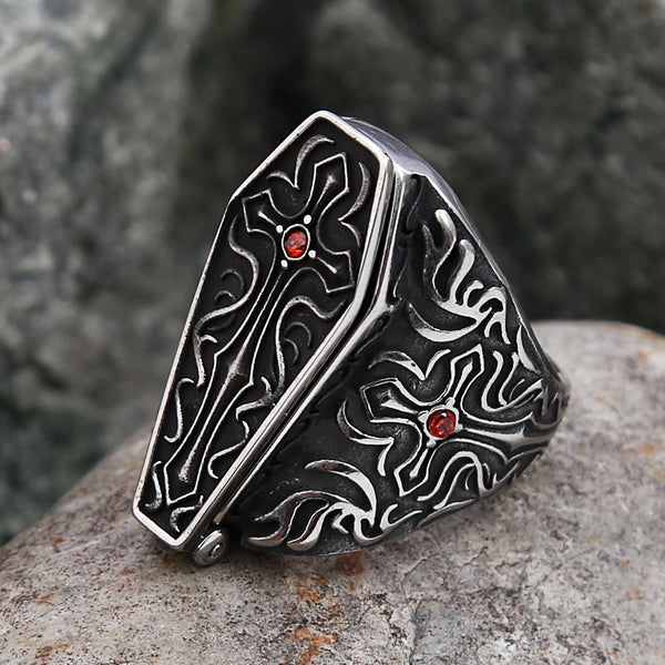 Anillo de ataúd de vampiro vintage de acero inoxidable para hombres y niños, estilo punk, con piedra roja, abierto.
