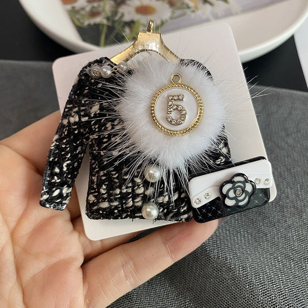 New number 5 black white fabric mink hair brooch