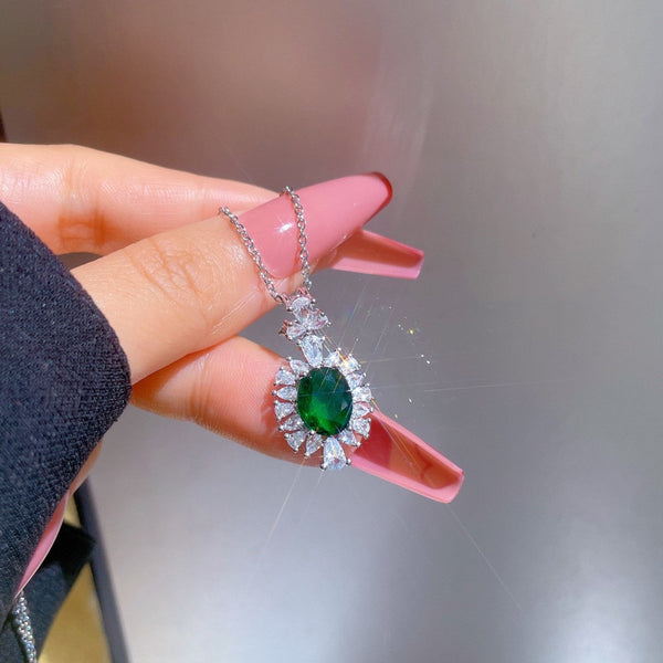 Collar único con colgante de gota de agua y gema verde para mujer