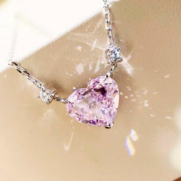 Collar de lujo ligero con piedras preciosas románticas en forma de corazón rosa para mujer.