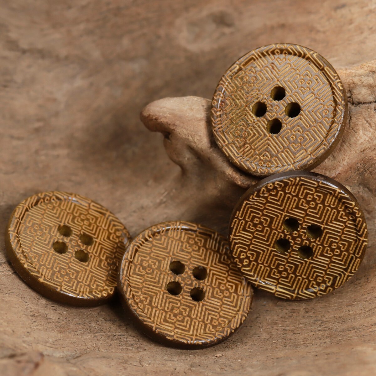 10pcs Vintage Retro Wood Buttons Laser Maze Dark Brown Clothing Sewing Accessories