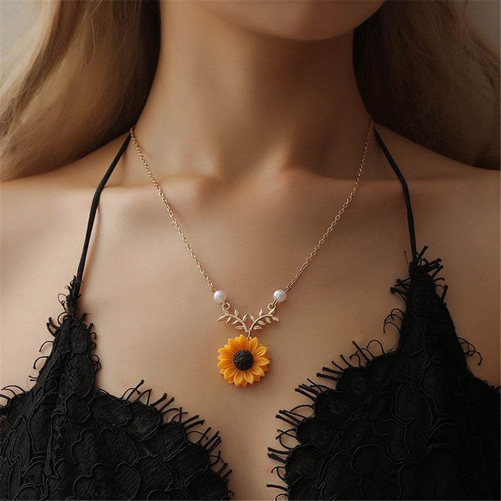 Delicate Sunflower Pendant Choker Necklace