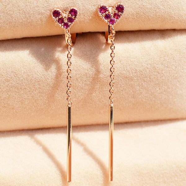 1 par de pendientes largos de clip con diamantes de imitación de color rojo rosa.