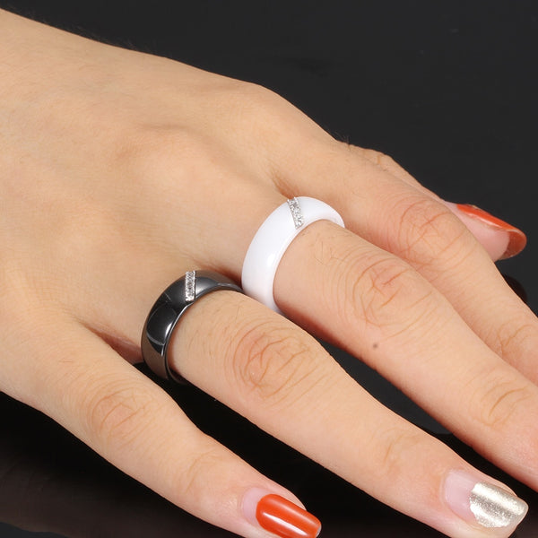 Anillos de cerámica blancos y negros de moda para mujer