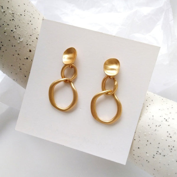Pendientes de clip sencillos y elegantes de metal ahuecado con forma redonda y sin agujero perforado