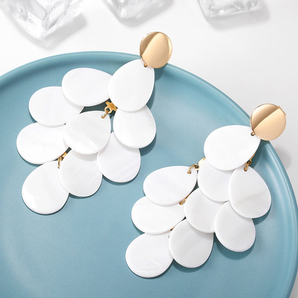 Pendientes de borla con hojas de concha sin perforar para mujer