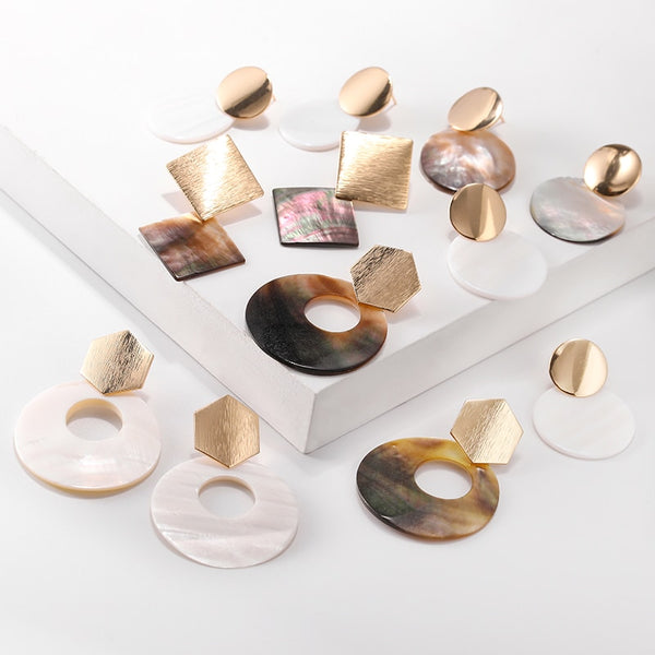 Pendientes geométricos con clip de concha redonda para mujer