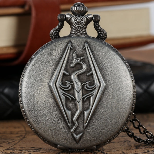 Reloj de bolsillo de cuarzo con diseño de dragón 3D de bronce retro con temática de The Elder Scrolls V