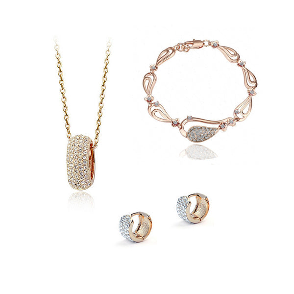Conjunto de joyas de cristal, collar y pendientes de color dorado.