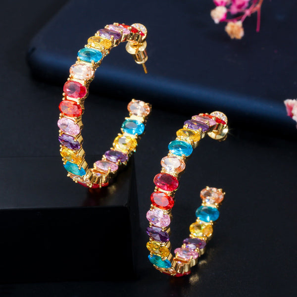 Pendientes de aro grandes redondos de oro amarillo con circonitas cúbicas de corte ovalado multicolor
