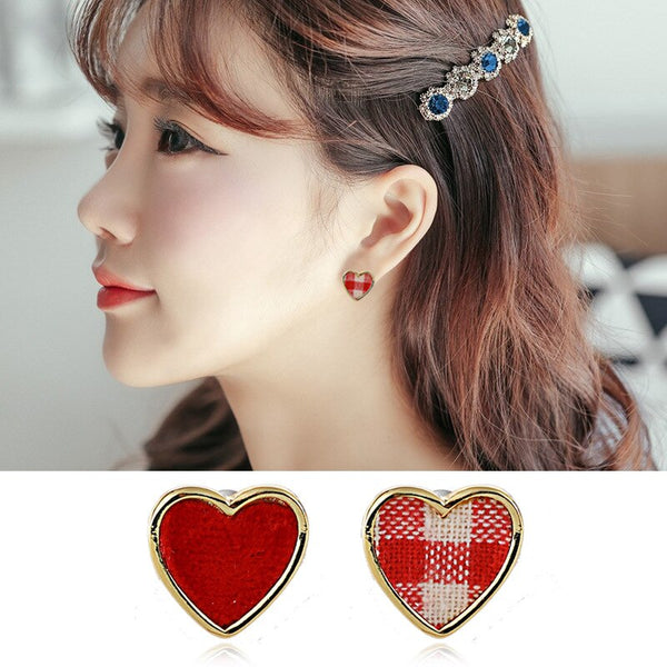 Pendientes de clip asimétricos con corazón pequeño rojo