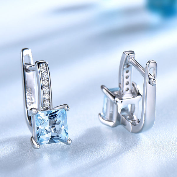 Pendientes de clip con topacio azul cielo para mujer