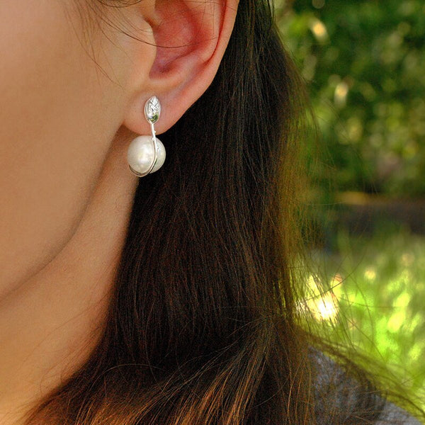 Pendientes colgantes de flor de loto y nácar en plata de ley 925 para mujer