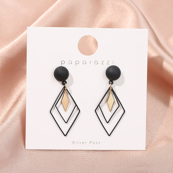 Pendientes de clip negros con estrella rombo estilo coreano sin perforar