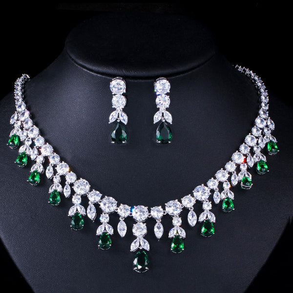 Conjunto de joyería pesada para cena con pendientes y collar de circonitas cúbicas brillantes de lujo