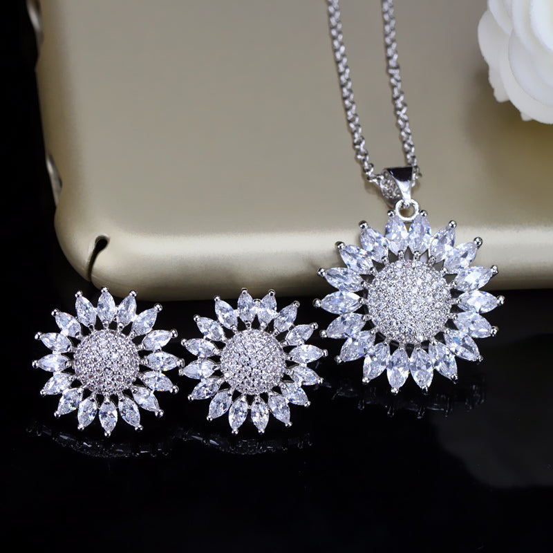 Big Sun Flower Green and White Zirconia Earring and Necklace for Party