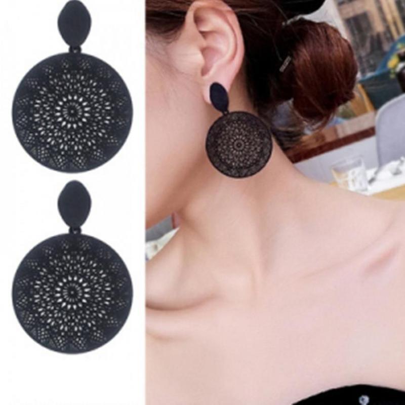 Temperament Hollow-out Pattern Pendant Earrings