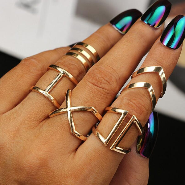Juego de 5 anillos clásicos de chevron en forma de V de color dorado