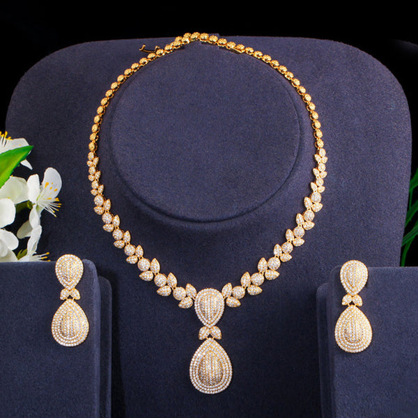 Conjunto de collar y pendientes con colgante de circonita cúbica para novia