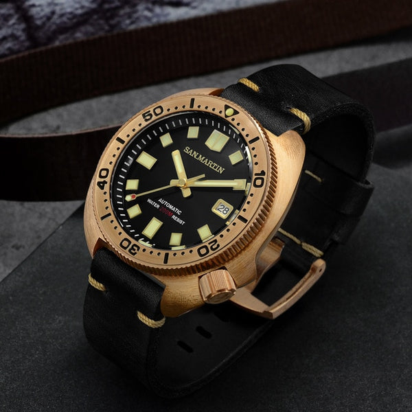Reloj mecánico luminoso de buceo de bronce con abulón de San Martín